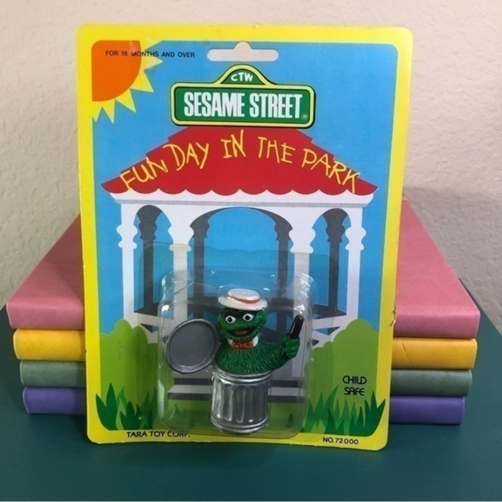 Sesame Street Oscar The Grouch Fun Day In The Park Vintage Character Collectible